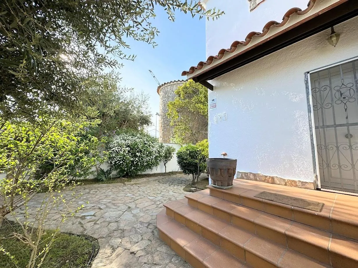 Empurialola -Encantadora Casa Con Jardin Cerca Del Centro -142 Empuriabrava Španělsko