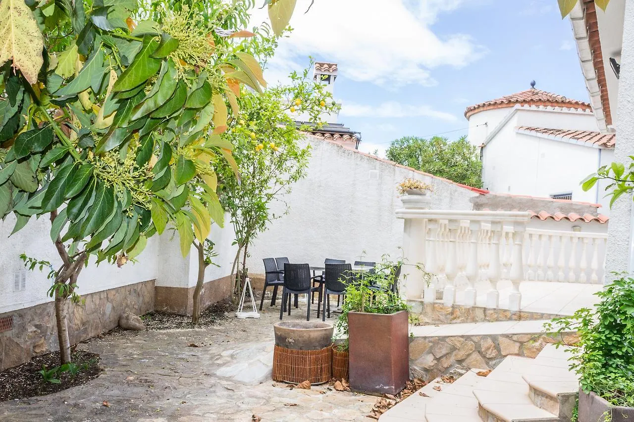 Empurialola -Encantadora Casa Con Jardin Cerca Del Centro -142 Empuriabrava Vakantiehuis
