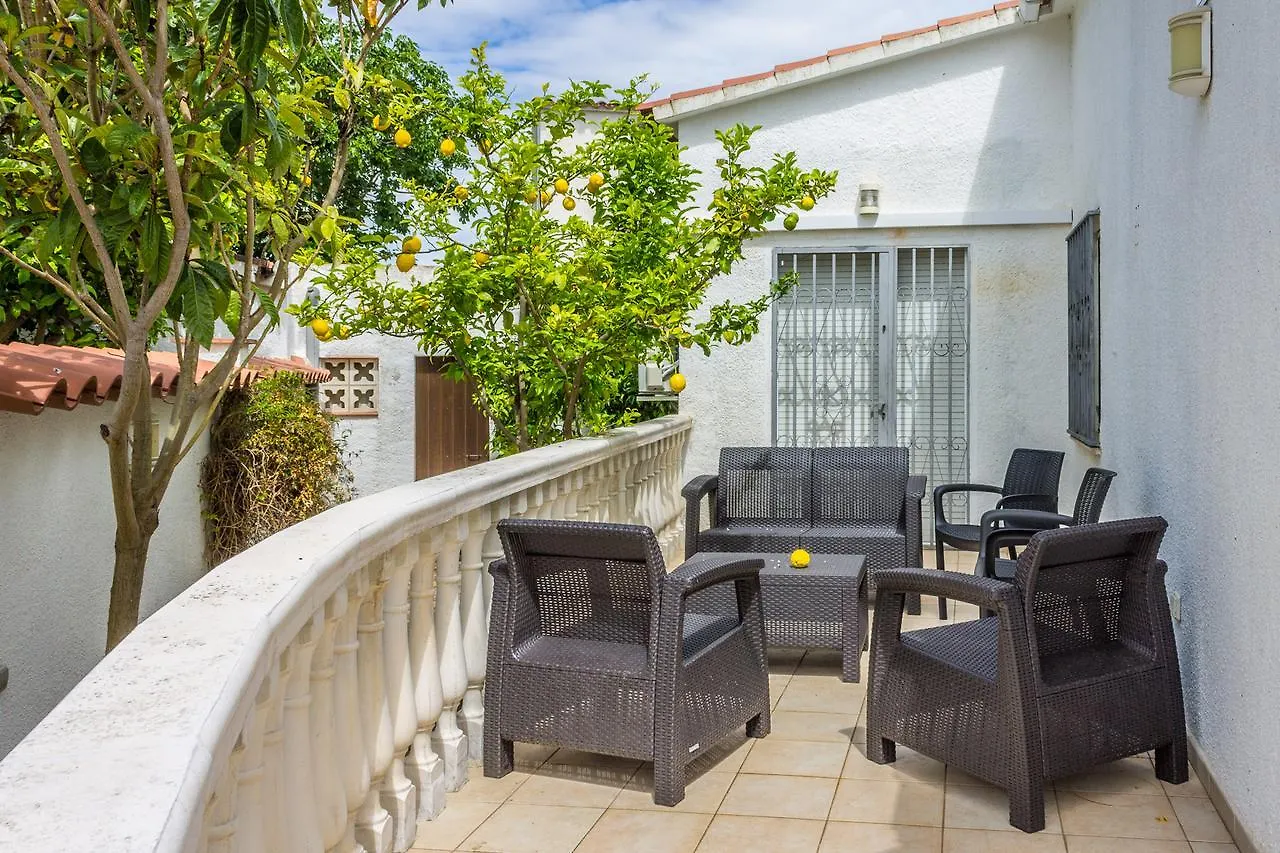 Empurialola -Encantadora Casa Con Jardin Cerca Del Centro -142 Empuriabrava