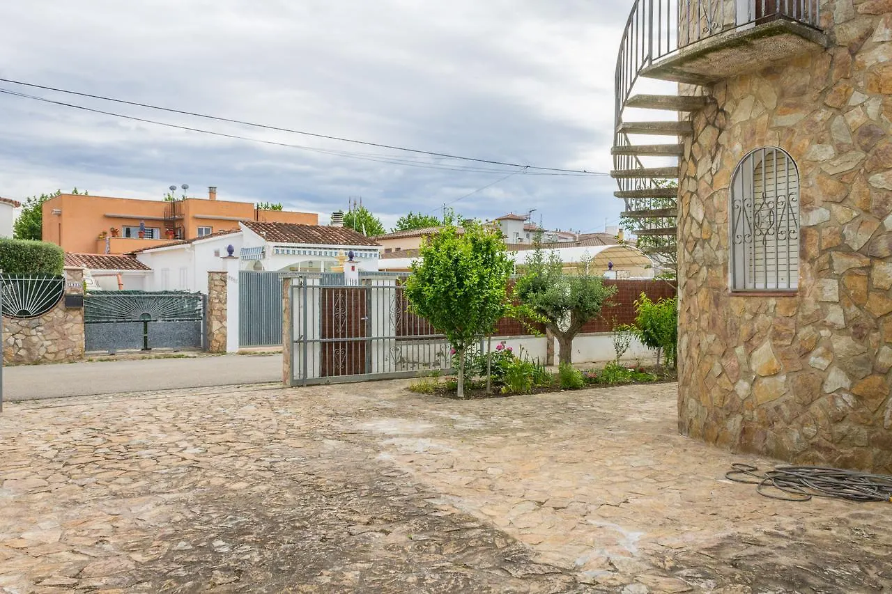 Prázdninový dům Empurialola -Encantadora Casa Con Jardin Cerca Del Centro -142 Empuriabrava