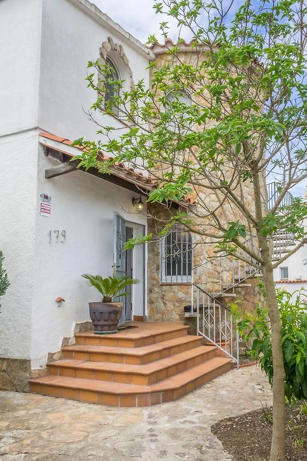 Prázdninový dům Empurialola -Encantadora Casa Con Jardin Cerca Del Centro -142 Empuriabrava