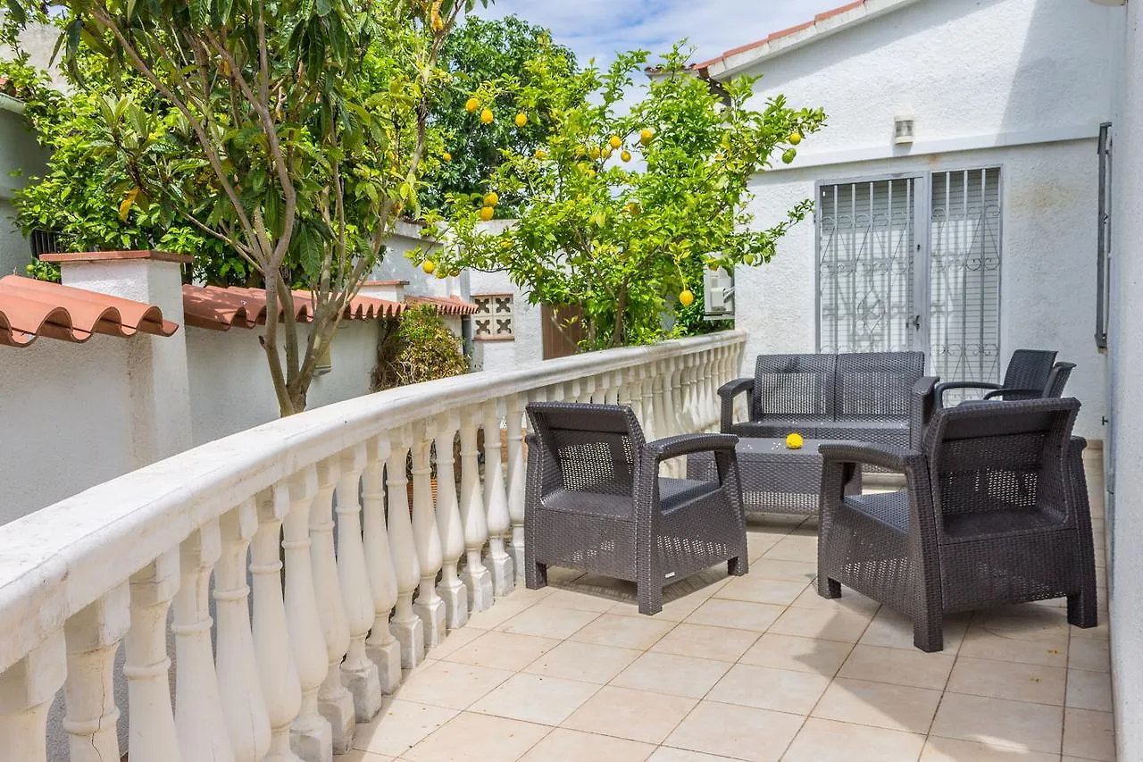 Prázdninový dům Empurialola -Encantadora Casa Con Jardin Cerca Del Centro -142 Empuriabrava