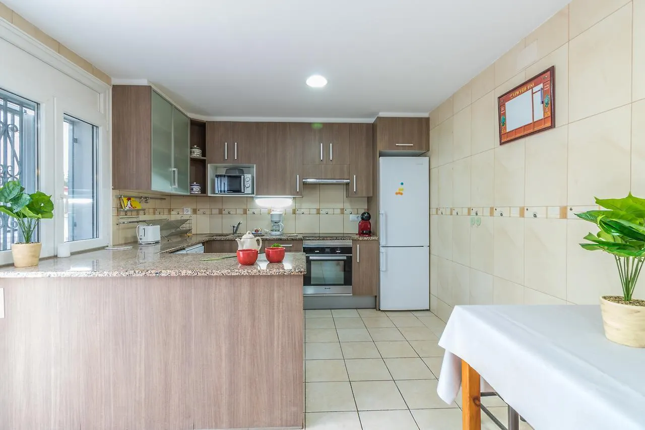 Empurialola -Encantadora Casa Con Jardin Cerca Del Centro -142 Empuriabrava 0*,  Španělsko