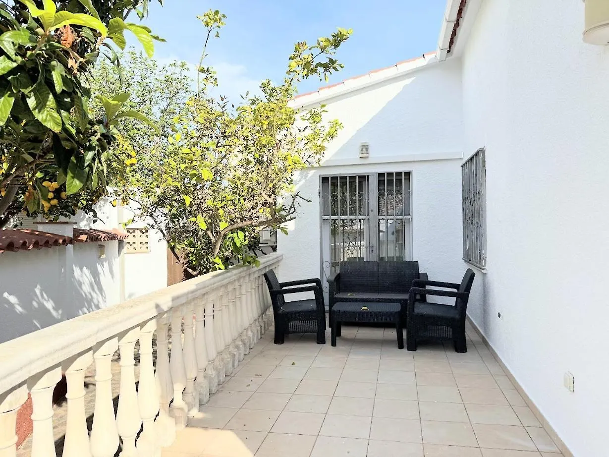 Empurialola -Encantadora Casa Con Jardin Cerca Del Centro -142 Empuriabrava Spain