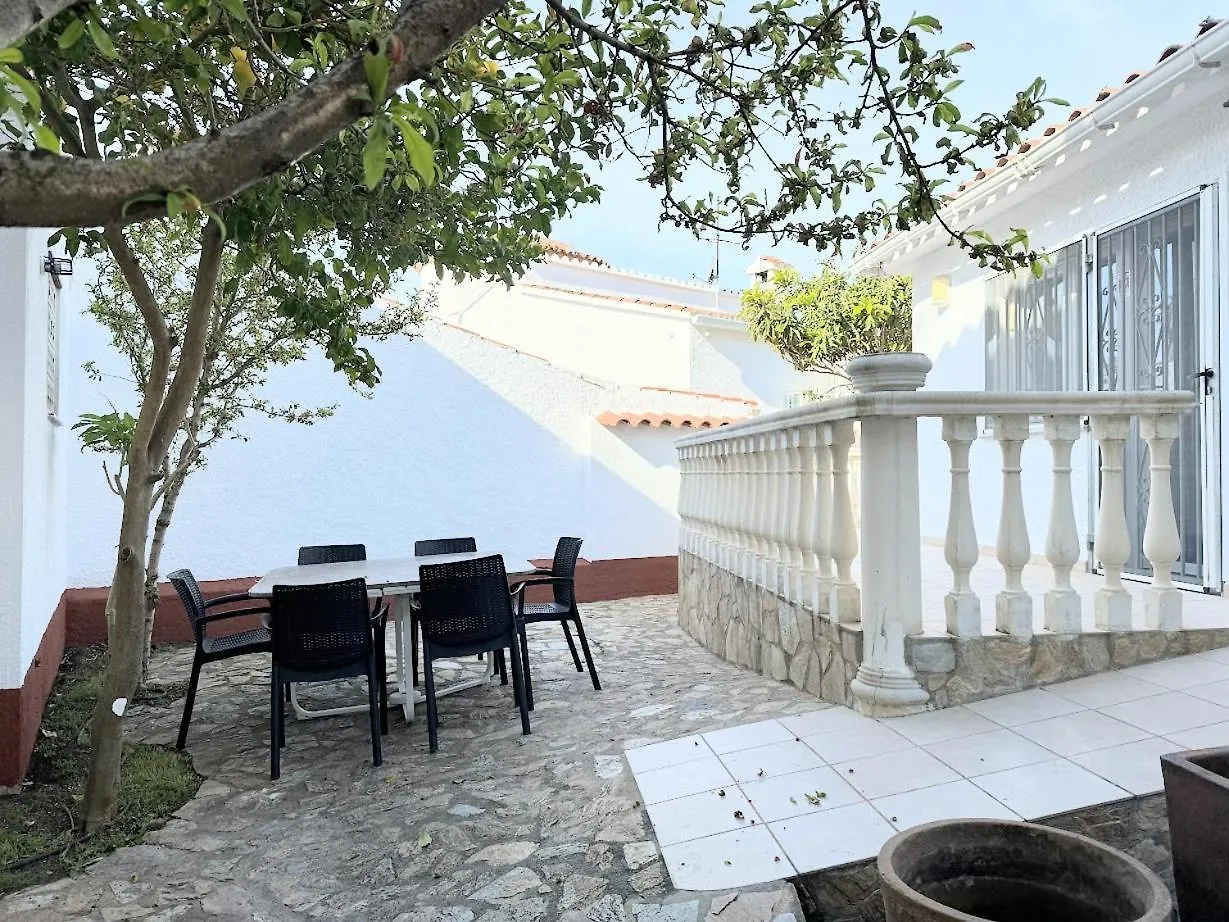 Empurialola -Encantadora Casa Con Jardin Cerca Del Centro -142 Empuriabrava