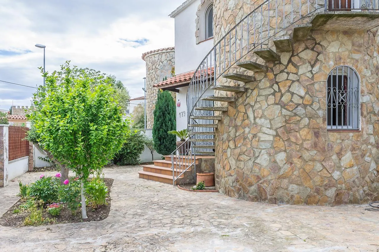 Empurialola -Encantadora Casa Con Jardin Cerca Del Centro -142 Empuriabrava Spain